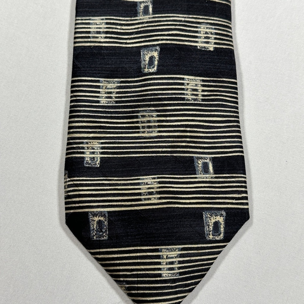 Men’s Geoffrey Beene Italian Silk Necktie​​​ - Picture 2 of 5